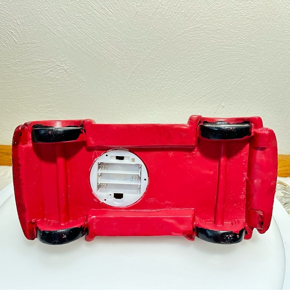 Hand Painted Ceramic Nostalgic Red Truck With Christmas Tree And LED Lights - Picture 10 of 12